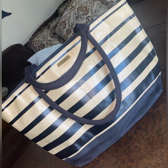 Rebecca Minkoff’s cream&black snap-closure shoulder bag tote w/ red bird lining - Picture 1 of 8